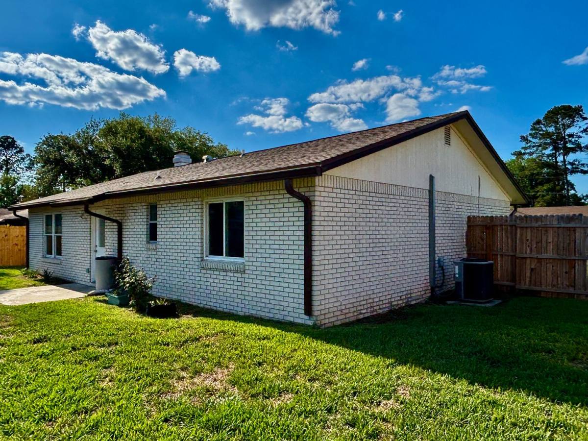 House for rent at 1747 Papaya Dr N, Orange Park, FL 32073