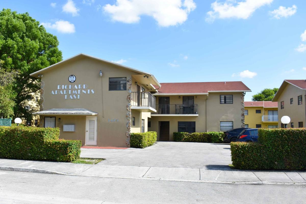 Apartment for rent at 1465 W 41 St, Hialeah, FL 33012