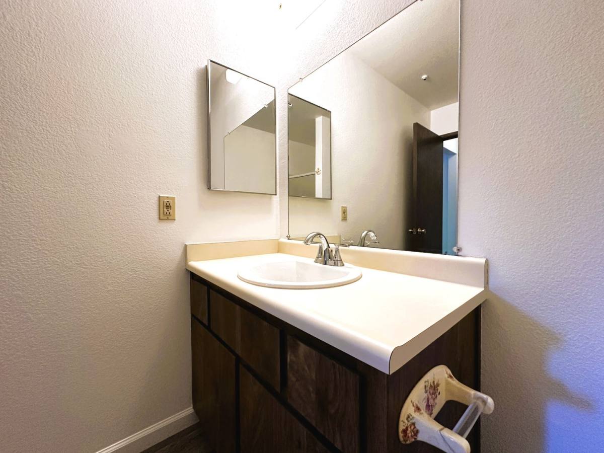 Townhouse for rent at 1358 Parkway Dr, Rohnert Park, CA 94928
