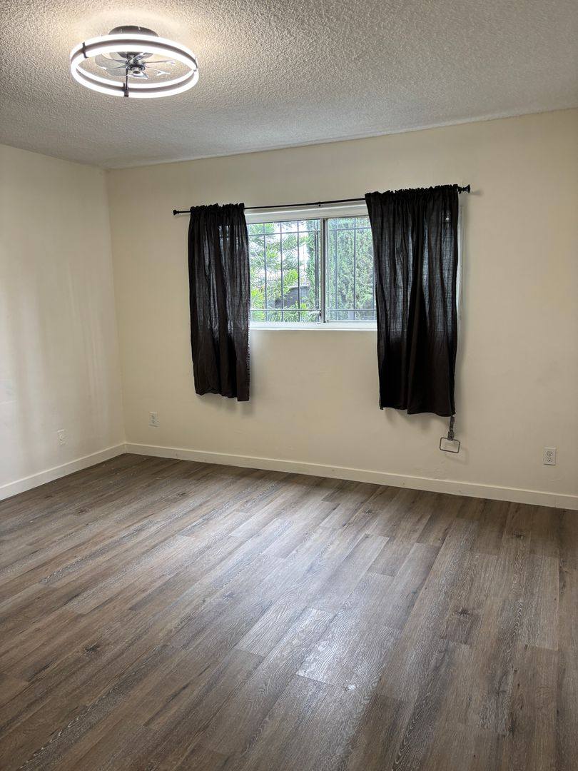 Apartment for rent at 1406 Exposition Blvd, Los Angeles, CA 90018