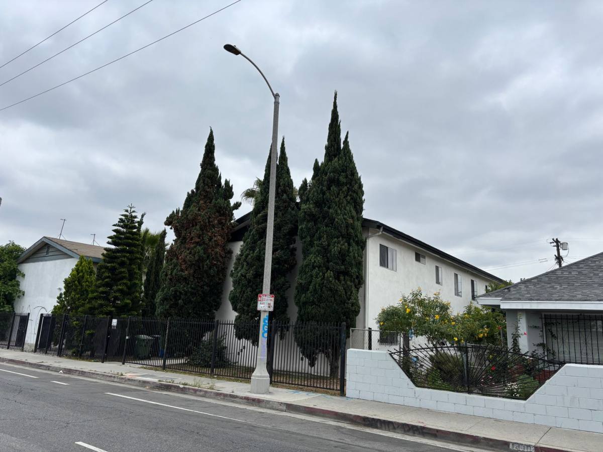 Apartment for rent at 1406 Exposition Blvd, Los Angeles, CA 90018