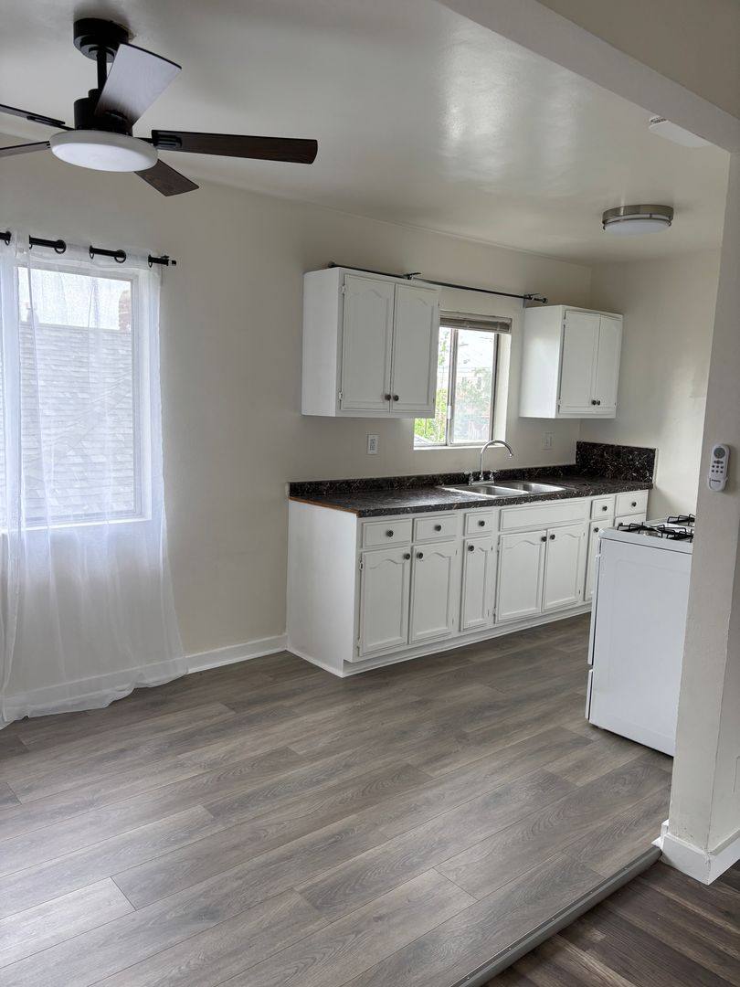 Apartment for rent at 1406 Exposition Blvd, Los Angeles, CA 90018