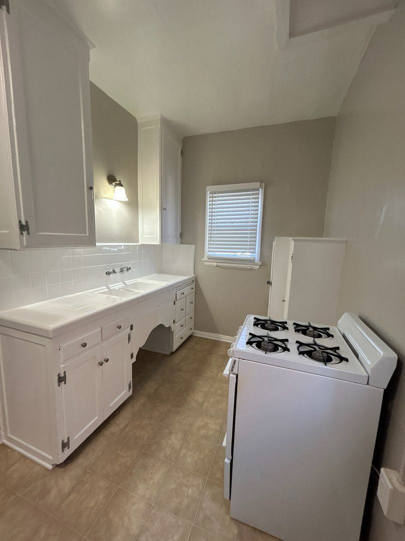 Apartment for rent at 2217 E Bermuda St, Long Beach, CA 90814