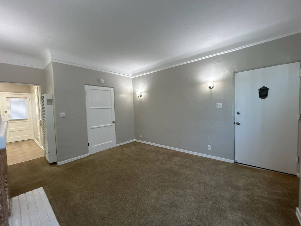Apartment for rent at 2217 E Bermuda St, Long Beach, CA 90814