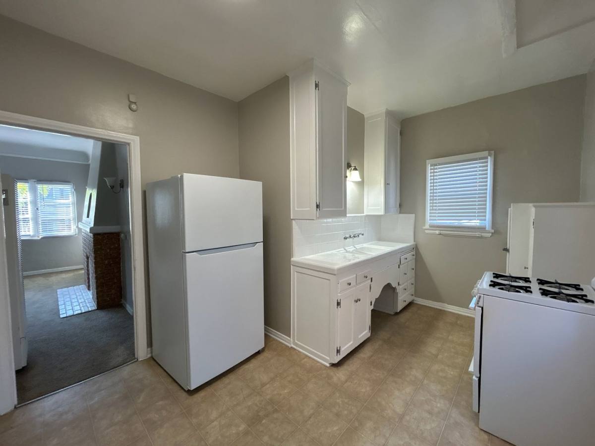 Apartment for rent at 2217 E Bermuda St, Long Beach, CA 90814
