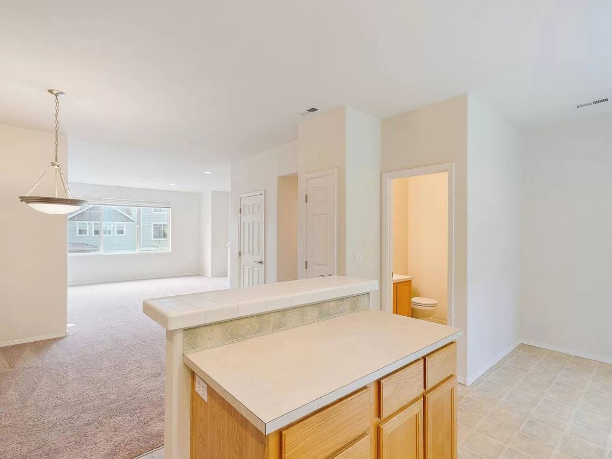 Townhouse for rent at 9215 SW Sweek Dr, Tualatin, OR 97062
