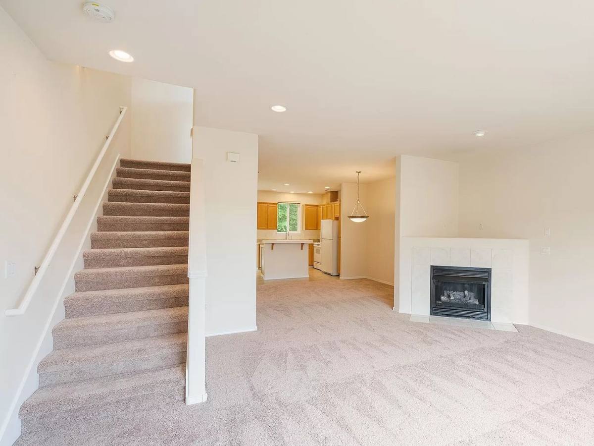 Townhouse for rent at 9215 SW Sweek Dr, Tualatin, OR 97062