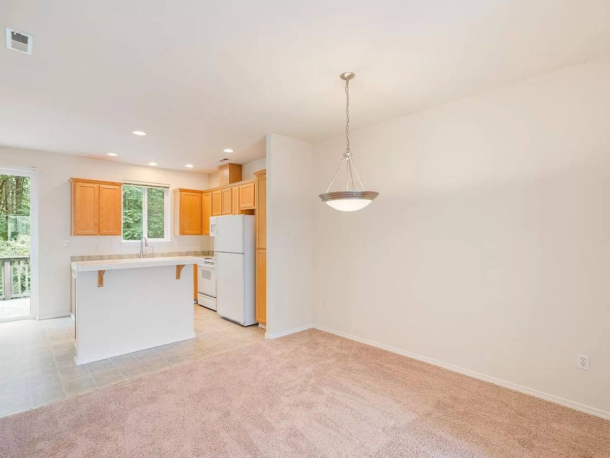 Townhouse for rent at 9215 SW Sweek Dr, Tualatin, OR 97062