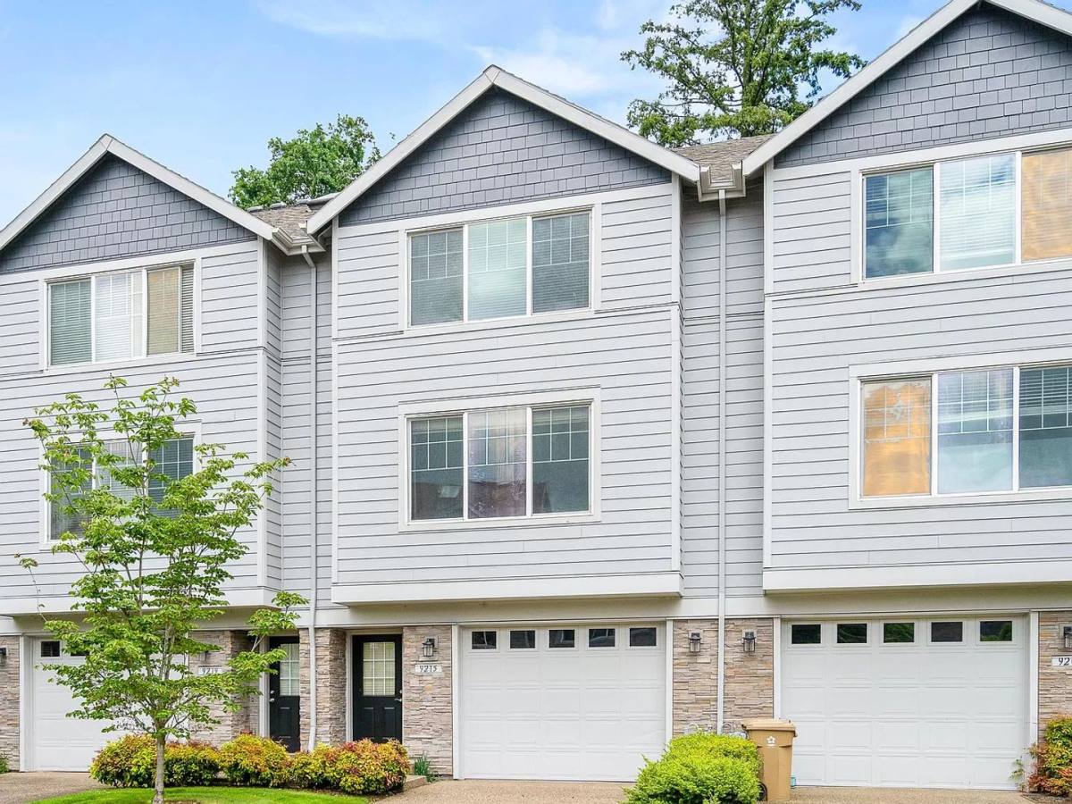 Townhouse for rent at 9215 SW Sweek Dr, Tualatin, OR 97062