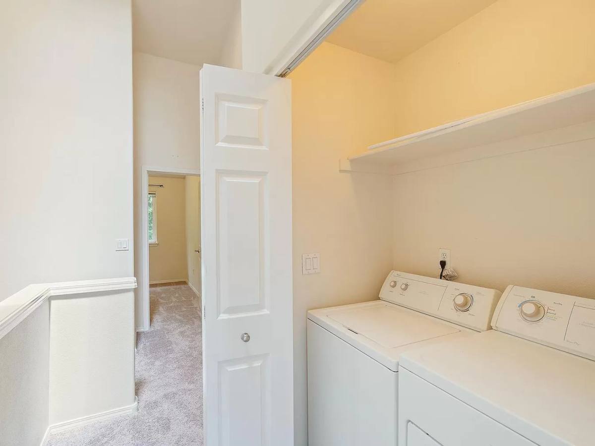 Townhouse for rent at 9215 SW Sweek Dr, Tualatin, OR 97062