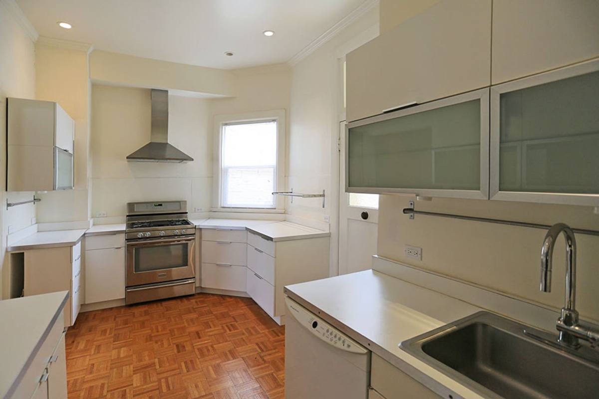 Apartment for rent at 304 Walnut St, San Francisco, CA 94118