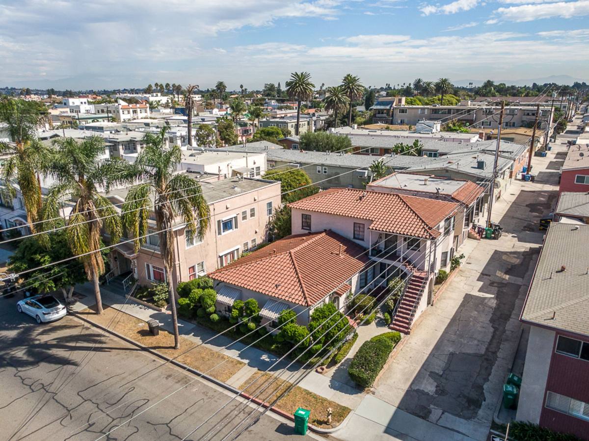 Apartment for rent at 126-132 Bonito Ave, Long Beach, CA 90802