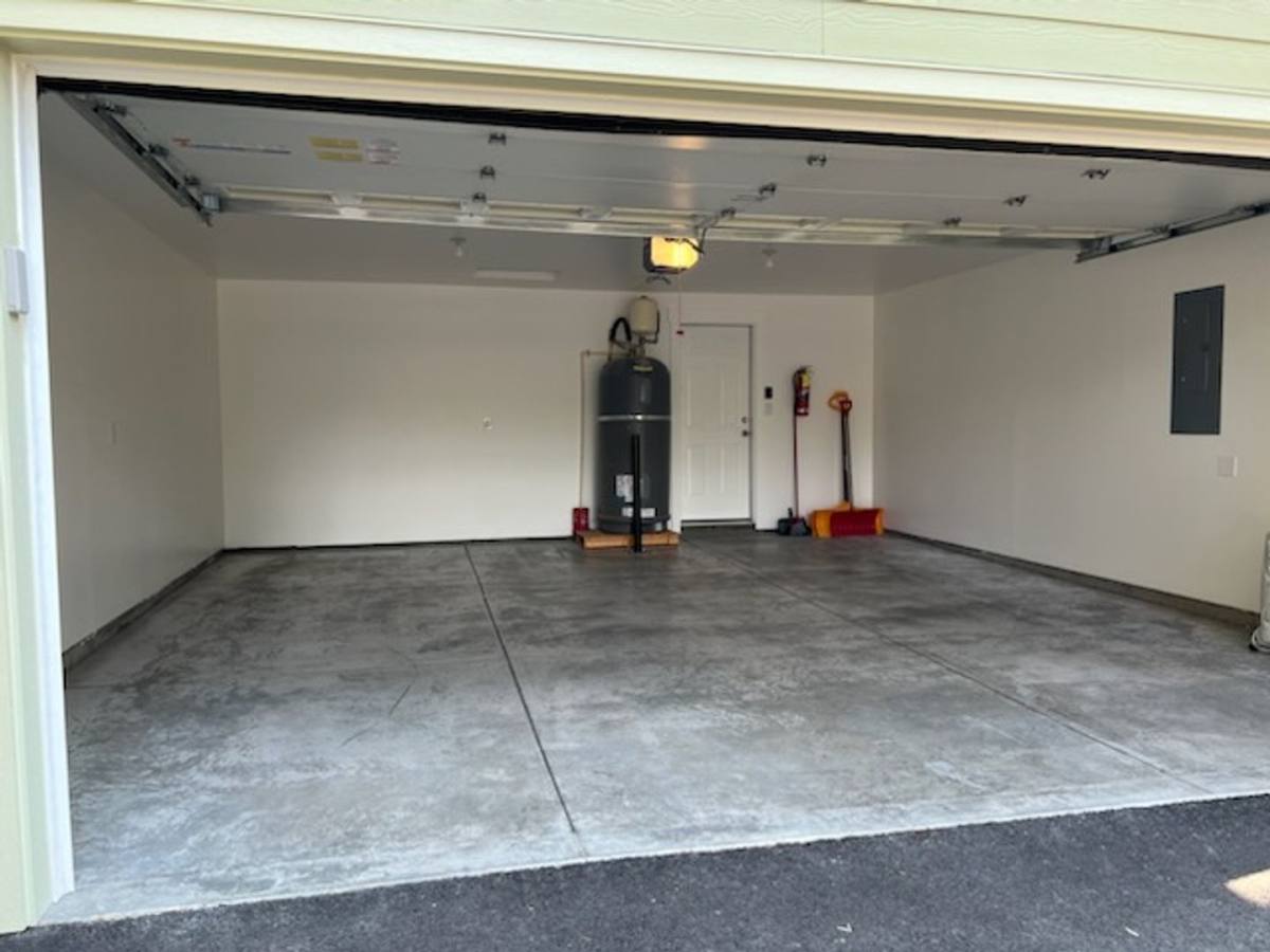 House for rent at 17447 Auklet Dr, Bend, OR 97707