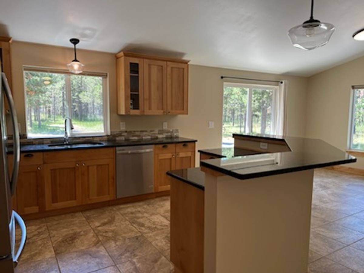 House for rent at 17447 Auklet Dr, Bend, OR 97707
