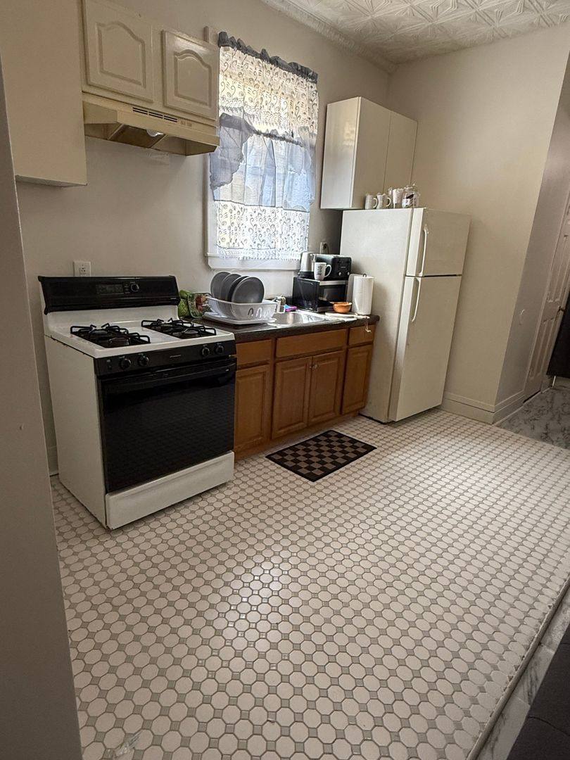 Apartment for rent at 1234 New York Ave, Brooklyn, NY 11203