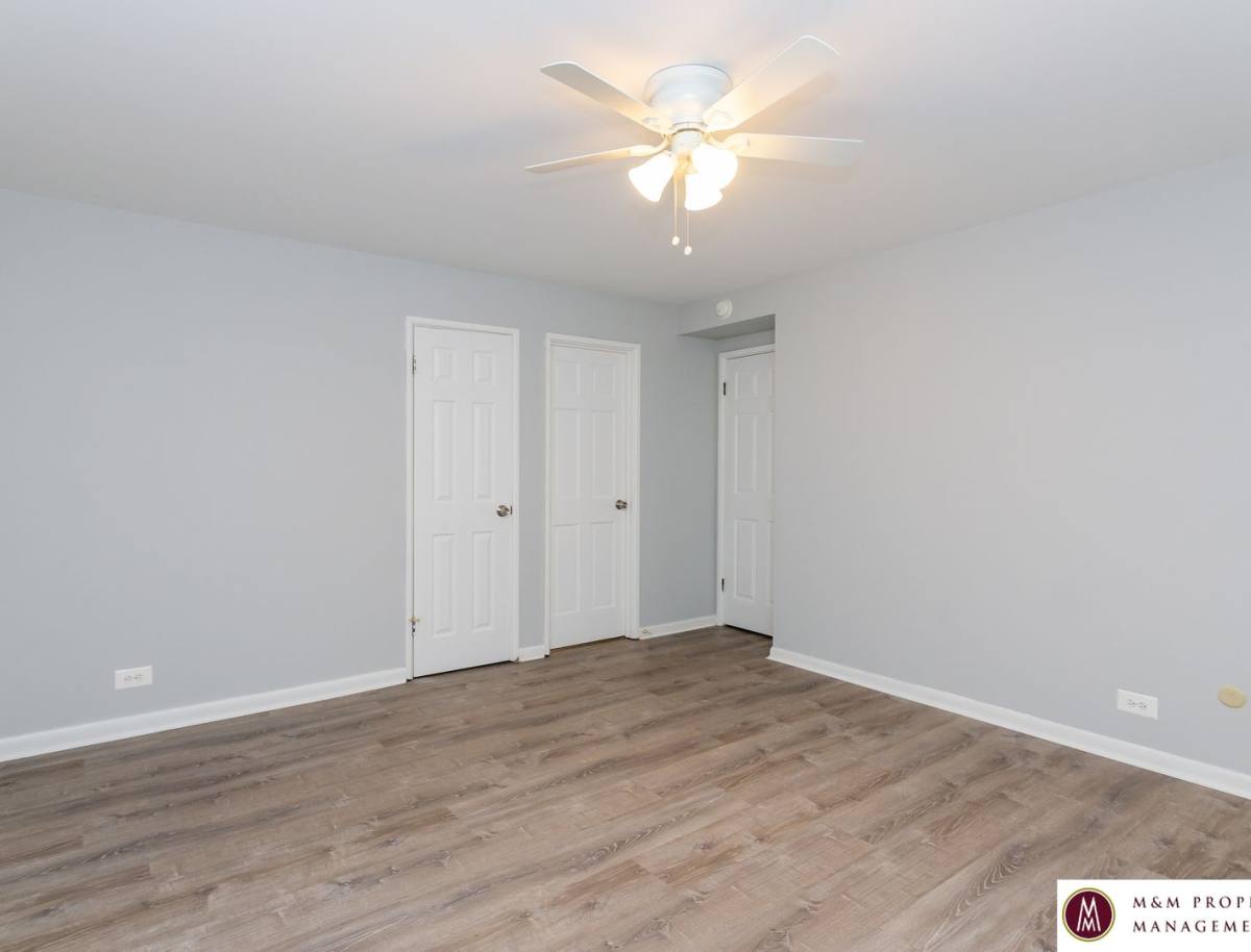 Apartment for rent at 209 S Oak Park Ave, Oak Park, IL 60302