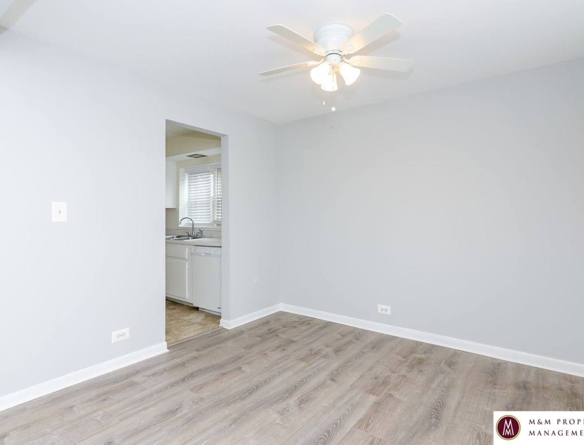 Apartment for rent at 209 S Oak Park Ave, Oak Park, IL 60302