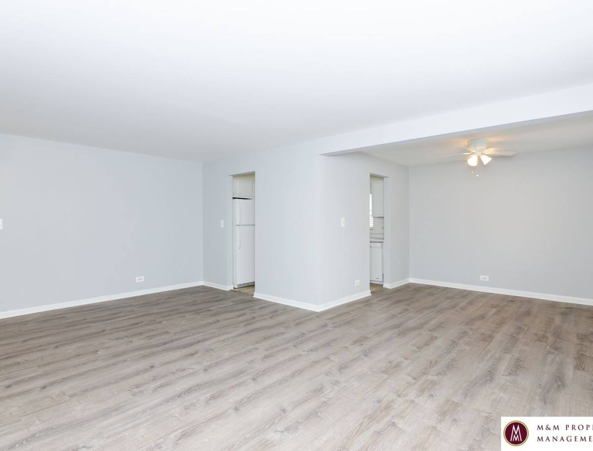 Apartment for rent at 209 S Oak Park Ave, Oak Park, IL 60302