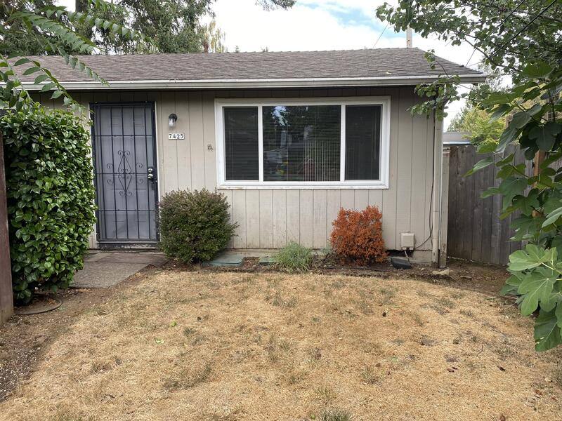 House for rent at 7425 SE Henry St, Portland, OR 97206