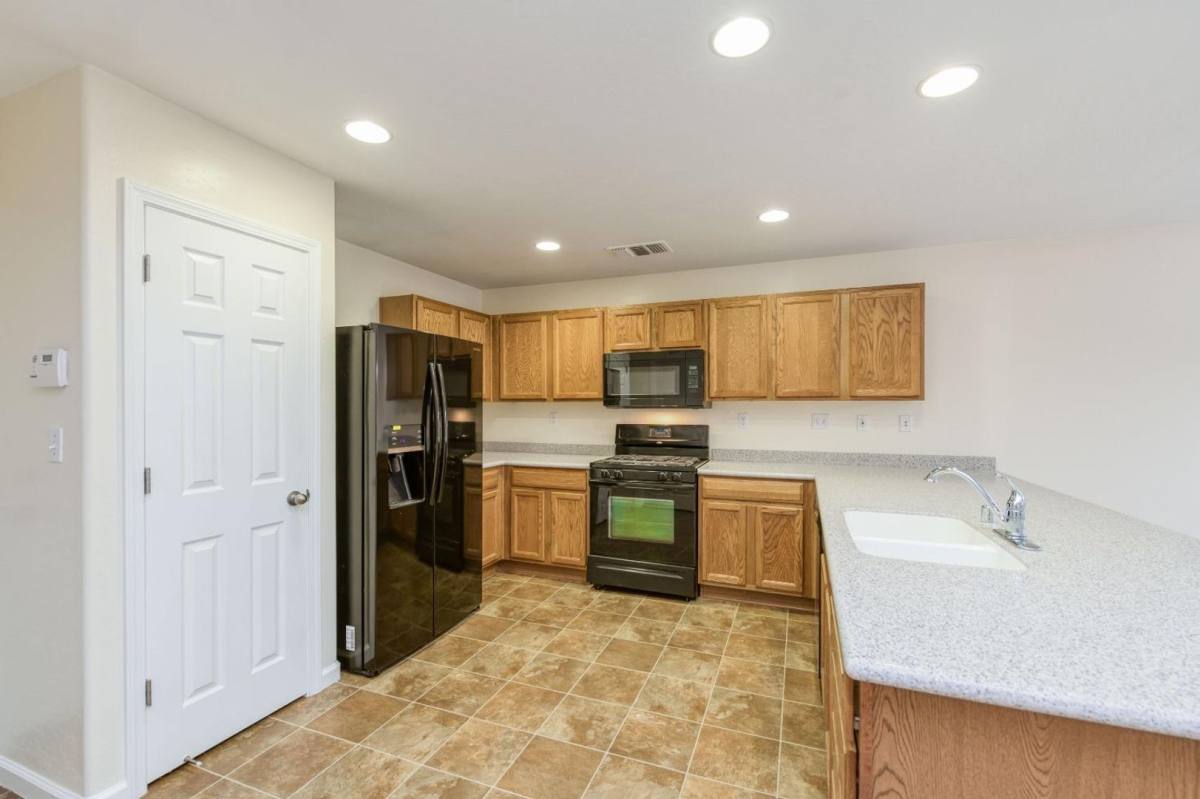 House for rent at 551 S Kona Ave, Fresno, CA 93727