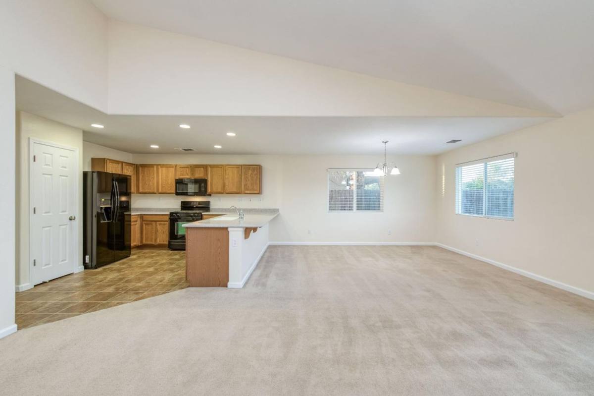 House for rent at 551 S Kona Ave, Fresno, CA 93727
