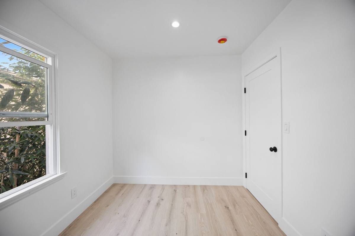 Apartment for rent at 616 Sunset Ave, Venice, CA 90291
