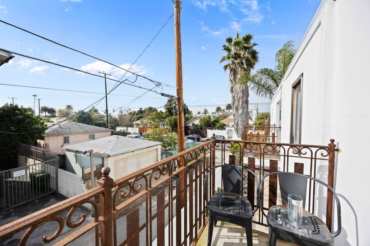 Apartment for rent at 616 Sunset Ave, Venice, CA 90291