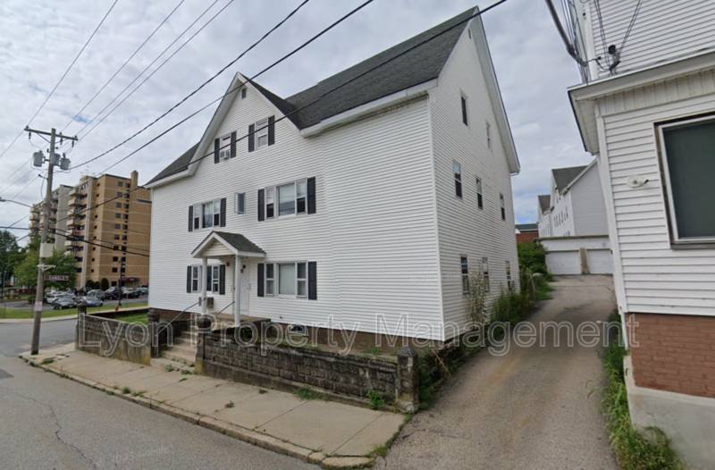Apartment for rent at 302 Pond St #1A, Woonsocket, RI 02895