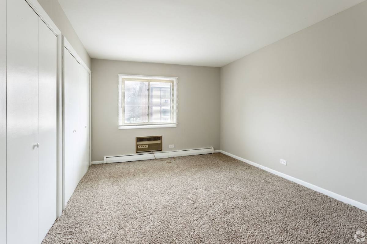 Apartment for rent at 23439 Western Ave, Park Forest, IL 60466