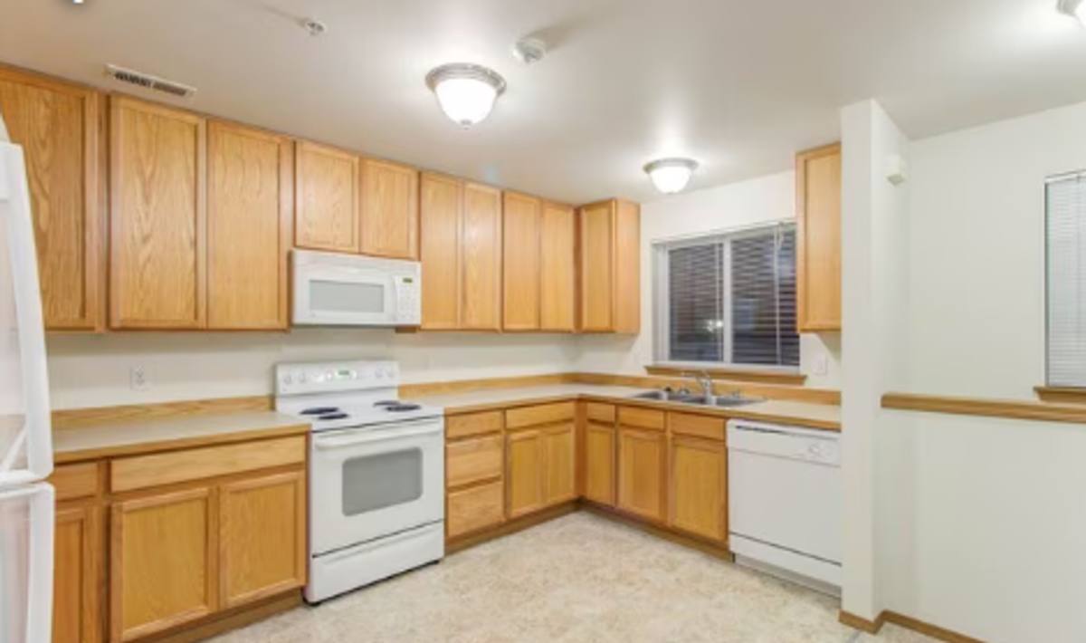 Apartment for rent at 215 23rd Ave SW, Puyallup, WA 98371