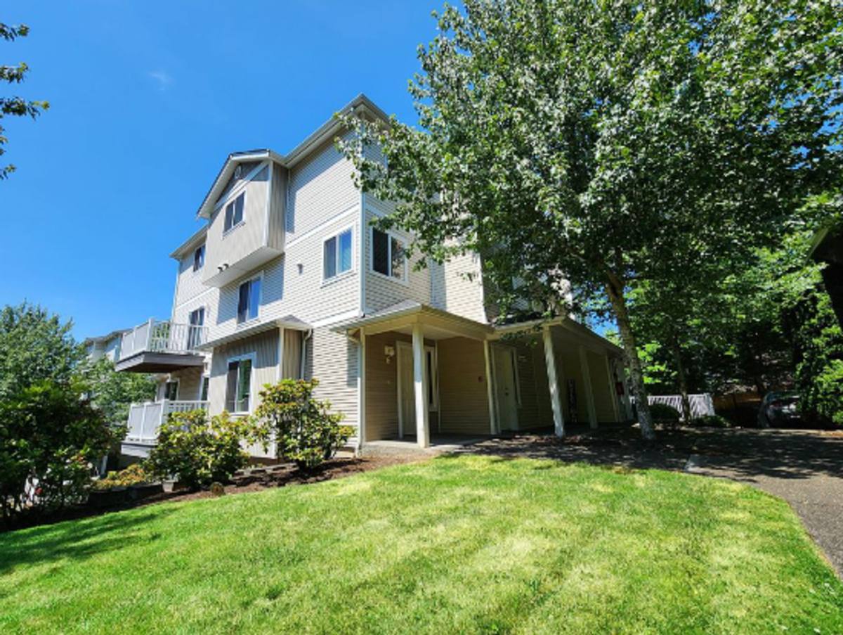 Apartment for rent at 215 23rd Ave SW, Puyallup, WA 98371