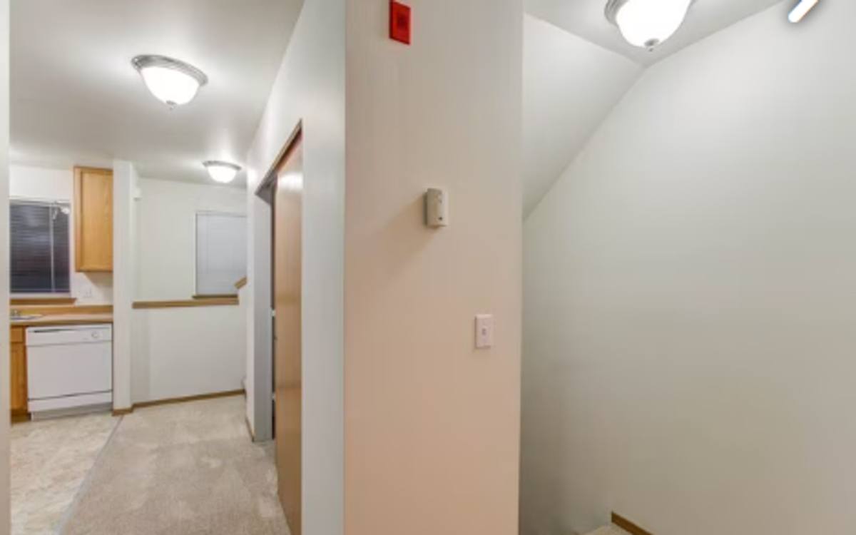 Apartment for rent at 215 23rd Ave SW, Puyallup, WA 98371