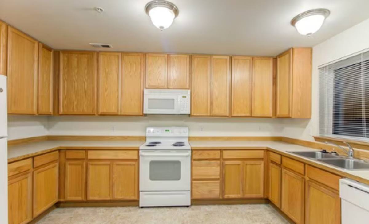 Apartment for rent at 215 23rd Ave SW, Puyallup, WA 98371