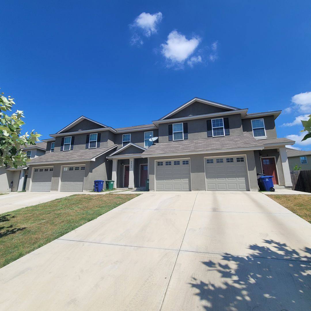 Townhouse for rent at 6423 Melanzane Ave, San Antonio, TX 78233