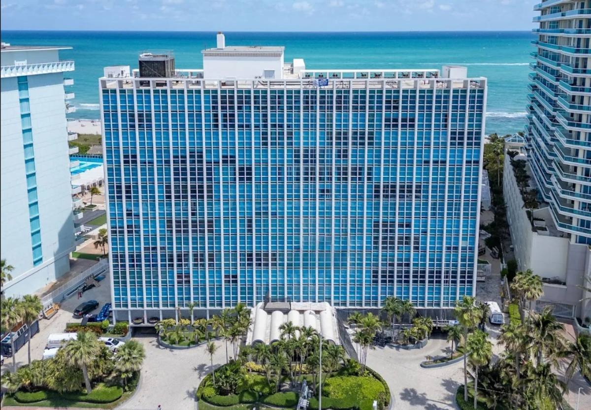 Apartment for rent at 5055 Collins Ave, Miami Beach, FL 33140