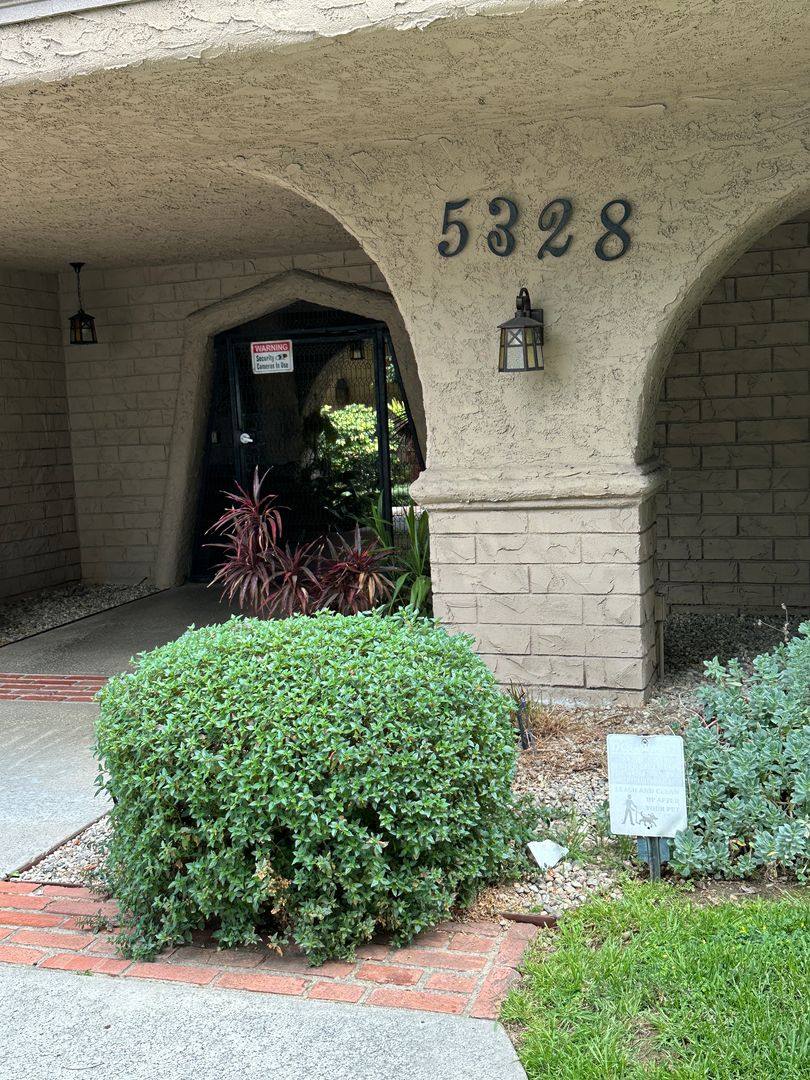 Apartment for rent at 5328 Hermitage Ave, Valley Village, CA 91607