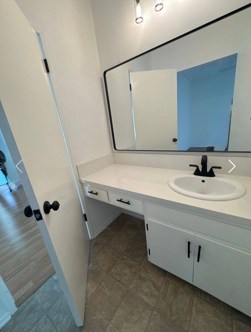 Apartment for rent at 1711 Granville Ave, Los Angeles, CA 90025