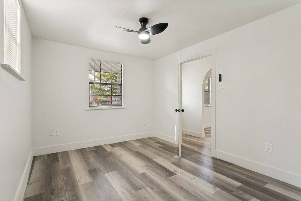 Townhouse for rent at 1121 Essex St, San Antonio, TX 78210