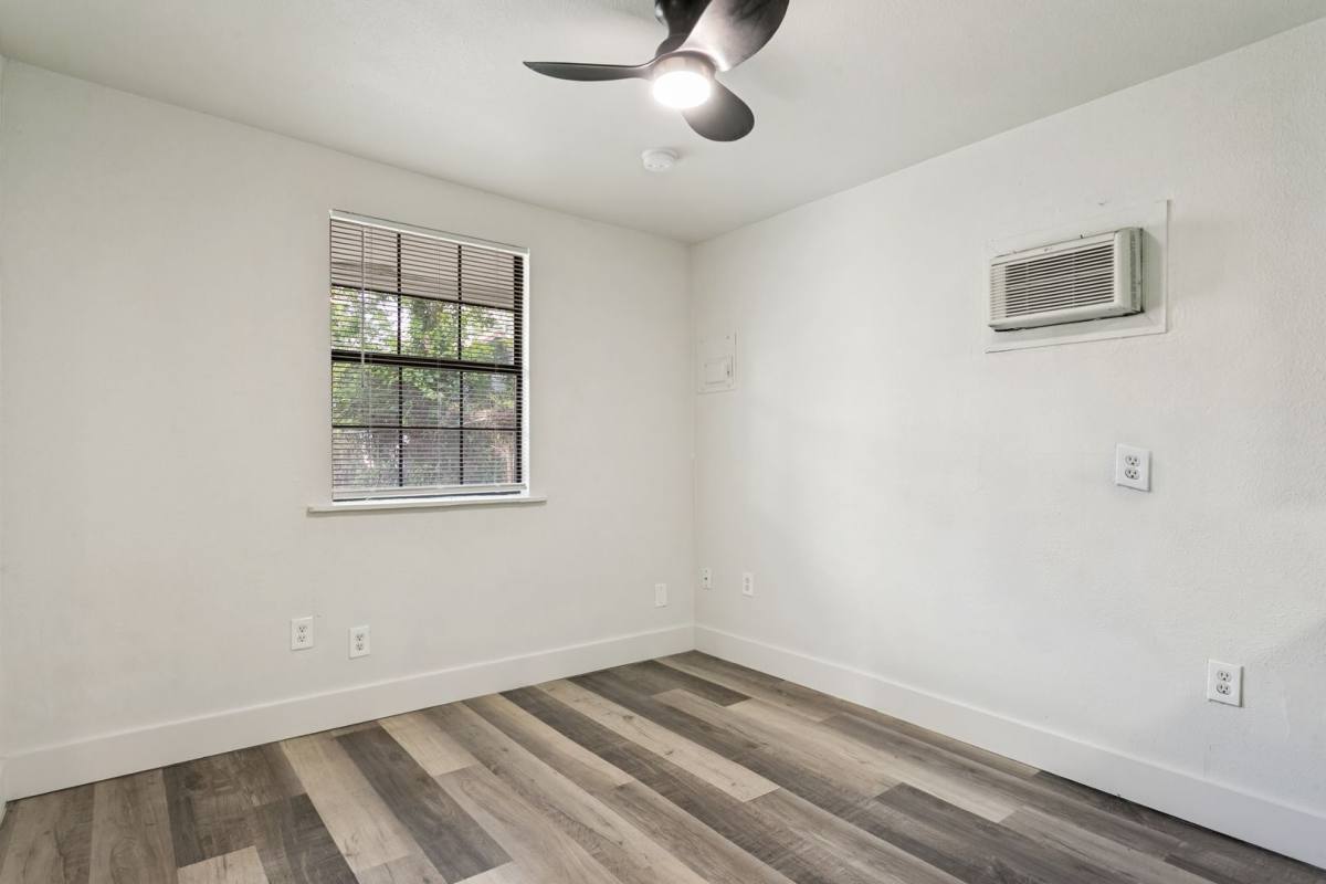 Townhouse for rent at 1121 Essex St, San Antonio, TX 78210