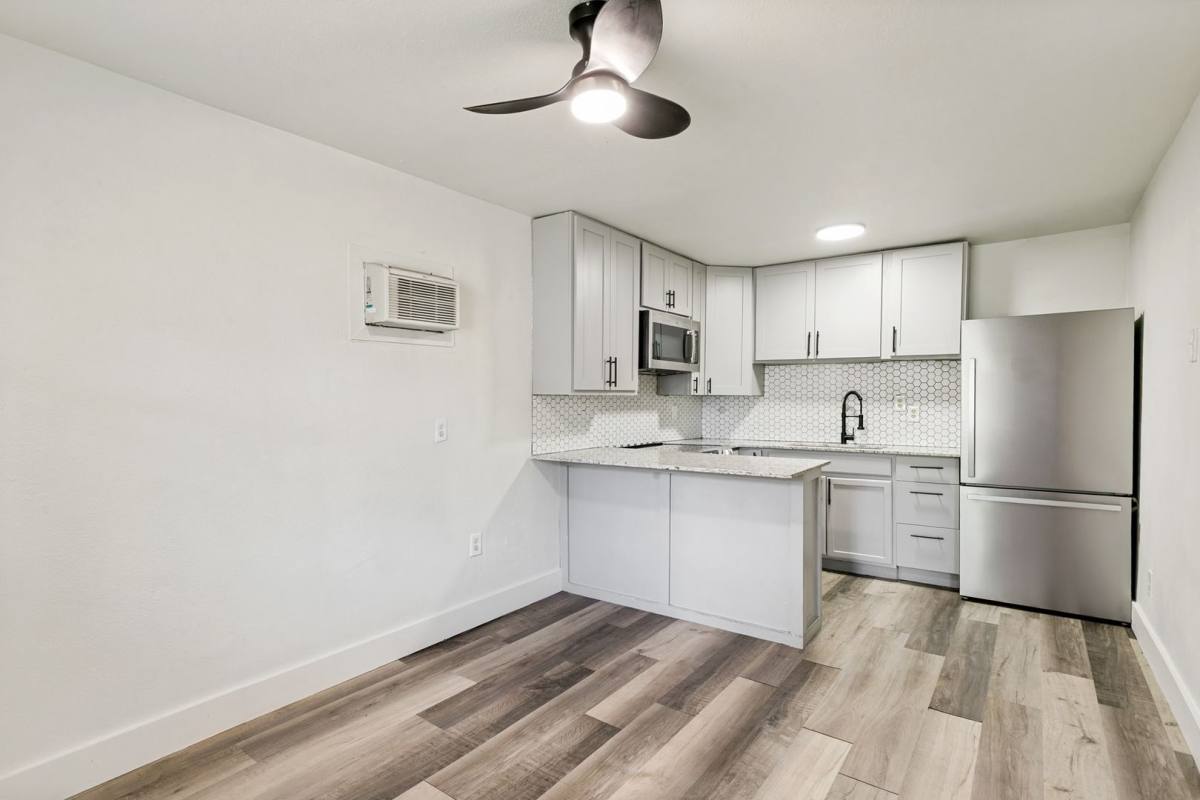 Townhouse for rent at 1121 Essex St, San Antonio, TX 78210