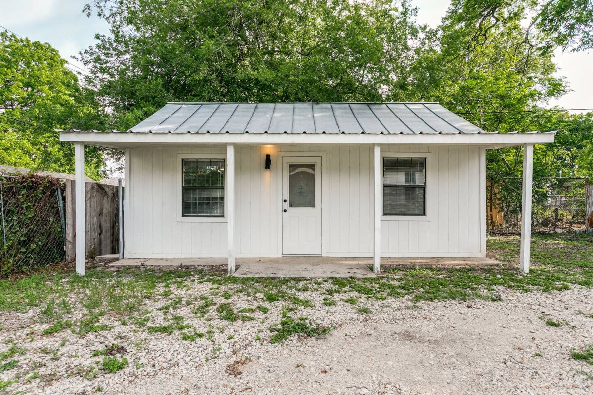 Townhouse for rent at 1121 Essex St, San Antonio, TX 78210