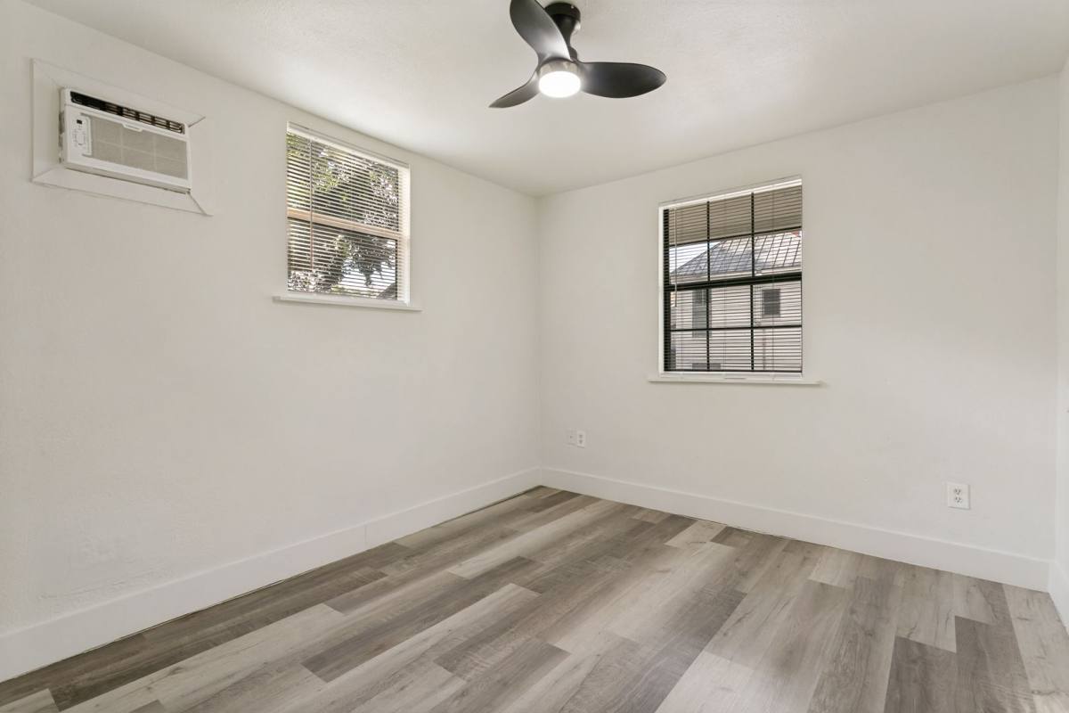 Townhouse for rent at 1121 Essex St, San Antonio, TX 78210