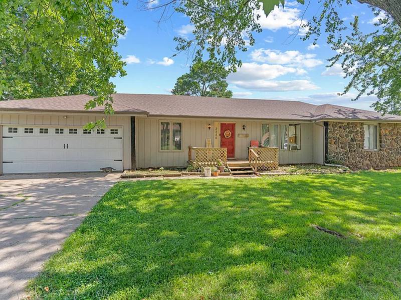 House for rent at 2556 W Cardinal St, Springfield, MO 65810