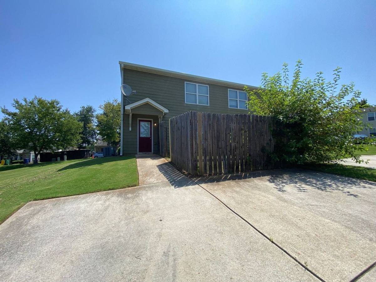 Townhouse for rent at 218 Bridgewater Circle, Athens, GA 30601