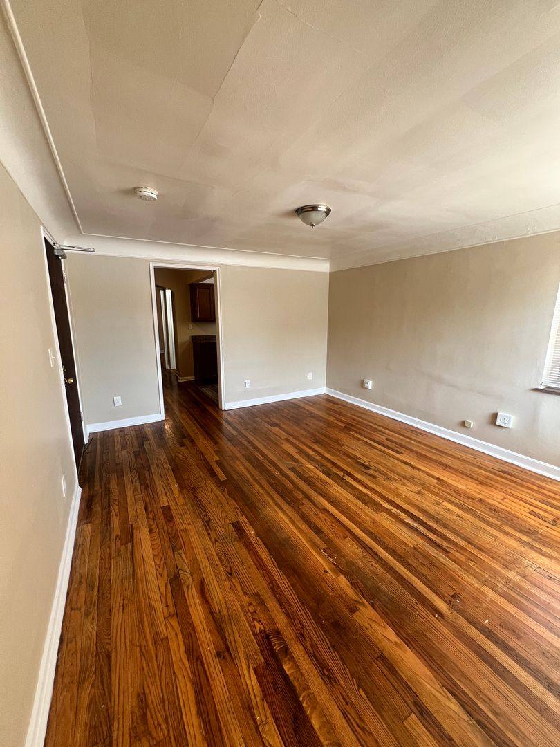Apartment for rent at 7159 Eastlawn Dr, Cincinnati, OH 45237