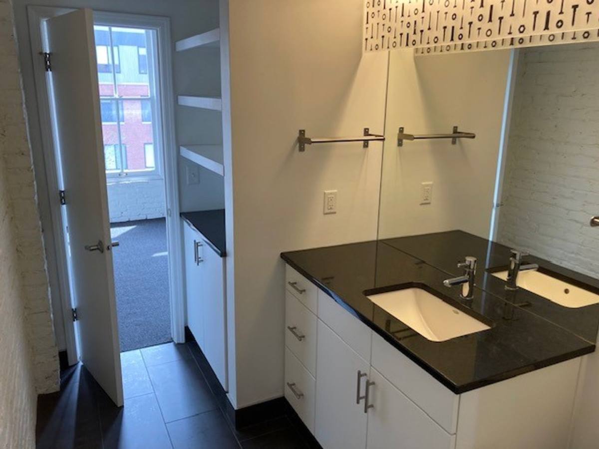 Apartment for rent at 1318 Jones St, Omaha, NE 68102