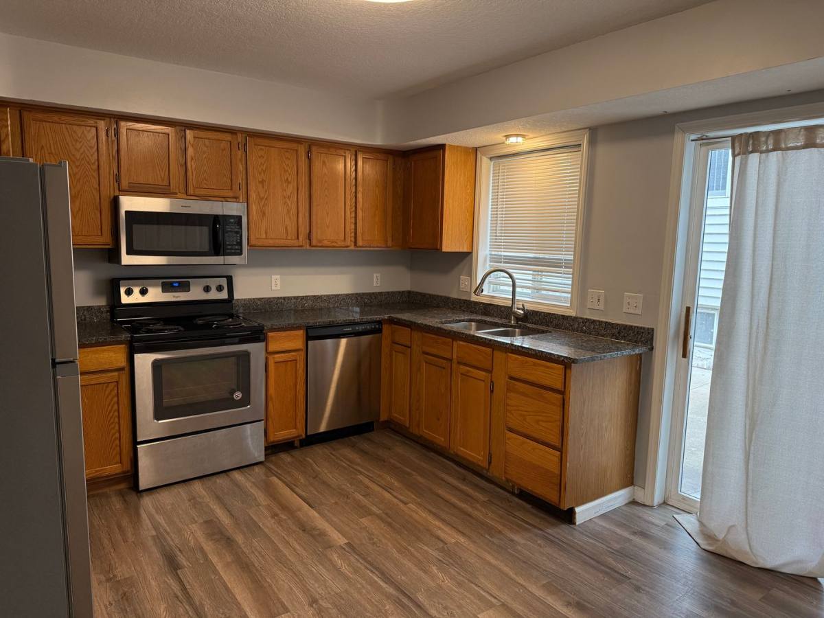Townhouse for rent at 4-8-12 11th Ave NW, Rochester, MN 55901
