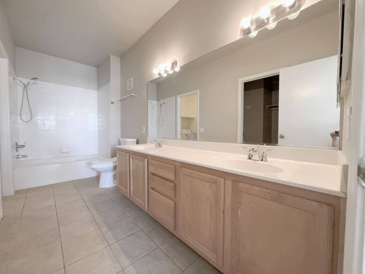 Apartment for rent at 8725 W Flamingo Rd, Las Vegas, NV 89147