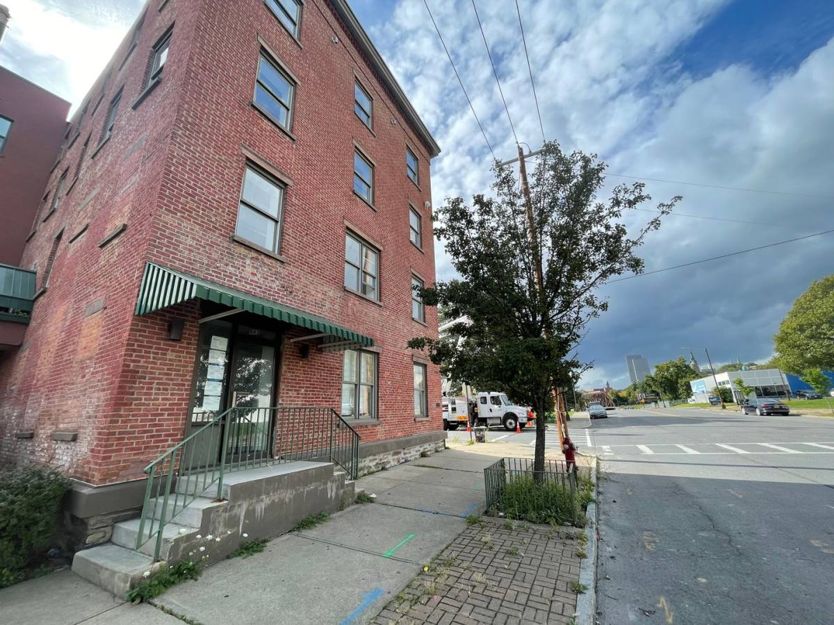 Apartment for rent at 883 Broadway, Albany, NY 12207