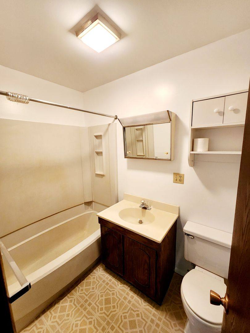 Apartment for rent at 520-524 Post Hill Rd, Henryville, PA 18332